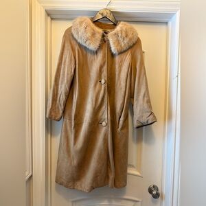 Elegant Bintage Tan Fur-Collar Women's Coat